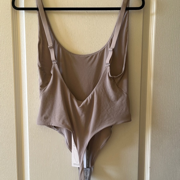 Lululemon Women’s low-scoop-back bodysuit - Picture 4 of 7